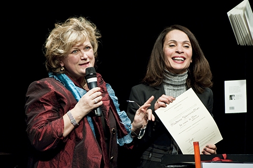 Remise du prix à la lauréate de la première édition, Yasmine Char, en janvier 2010